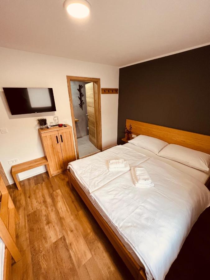 Pjagodic Hotel Cerklje - 5Min To Airport Cerklje na Gorenjskem Bagian luar foto