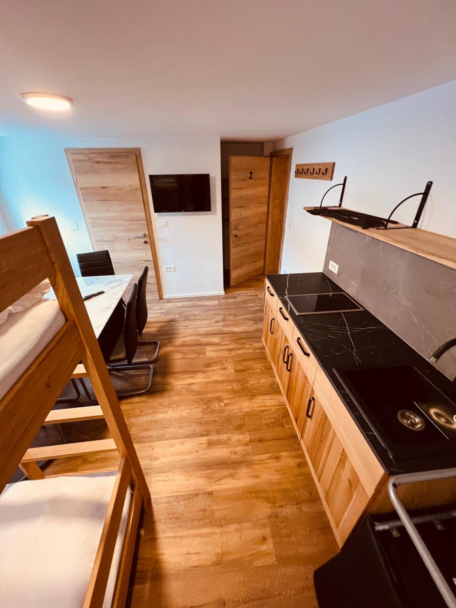 Pjagodic Hotel Cerklje - 5Min To Airport Cerklje na Gorenjskem Bagian luar foto